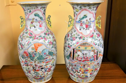 Pair of 19th century Chinese vases