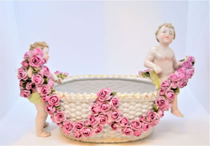 Porcelain centre piece
