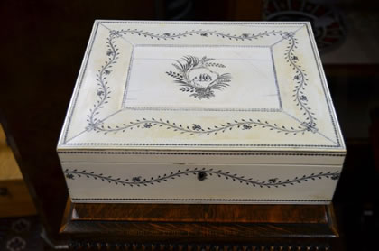 19th century Indian Vizagapatam bone box