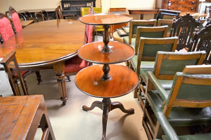 Georgian mahogany dumb waiter