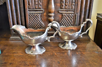 Pair of sheffield 19th century silver plated sauce boats