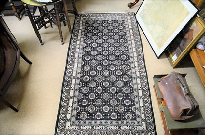 Old rug  (black & cream)