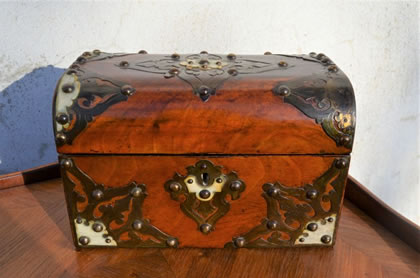 Victorian walnut tea caddy