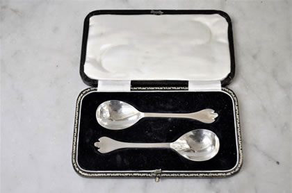 Pair of cased silver preserve spoons