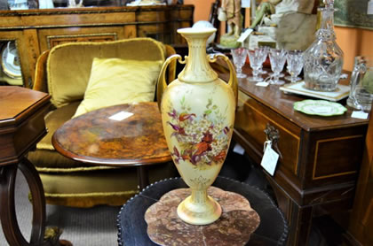 Royal worcester style vase 