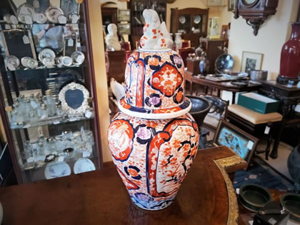 19th century imari vase & lid