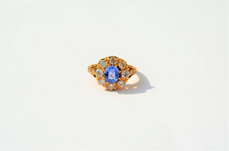 18ct gold ,sapphire & diamond ring