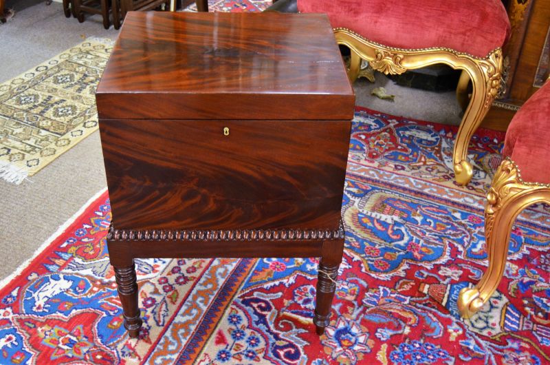 Georgian mahogany cellarette