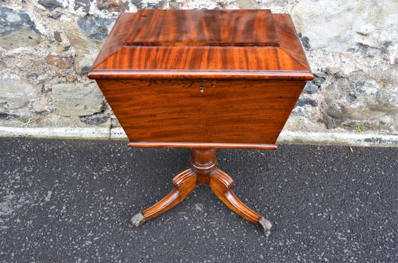 Georgian mahogany tea poy