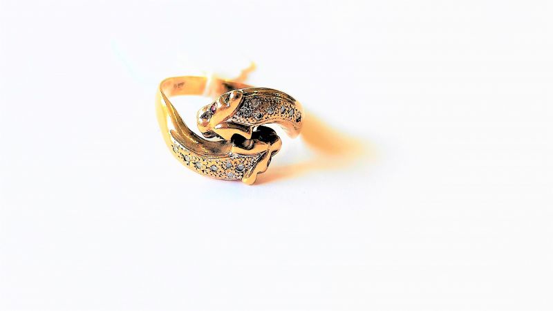 9ct gold diamond & ruby ring