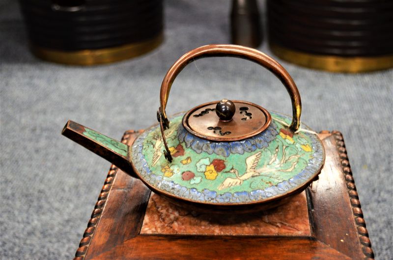Chinese Clossonie tea pot