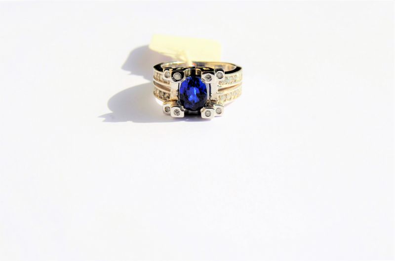 14ct gold & sapphire ring