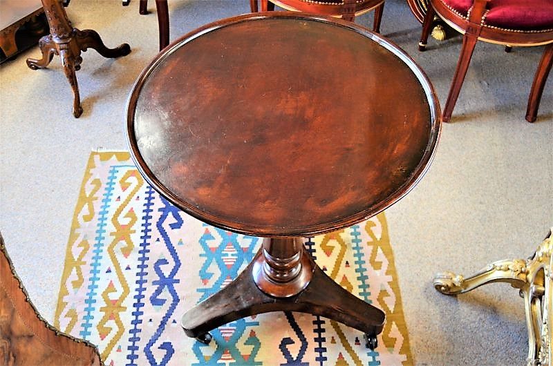 Victorian mahogany occasional table with inlay