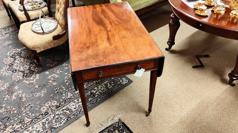 Georgian mahogany pembroke table