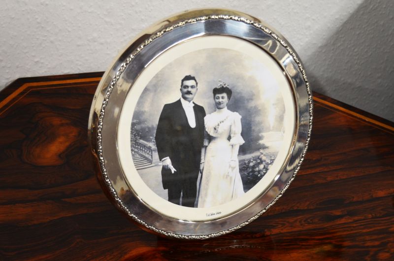 Silver round photo frame