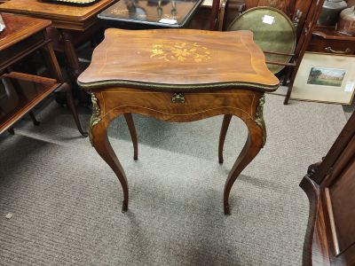 Victorian mahogany ladies dressing table with inlay
