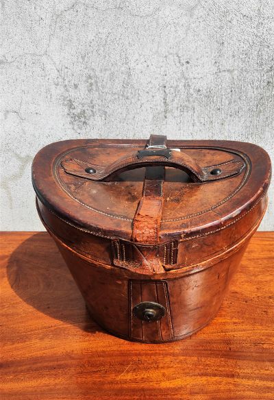 Leather box / case & top hat