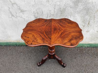 Victorian mahogany snap-top table