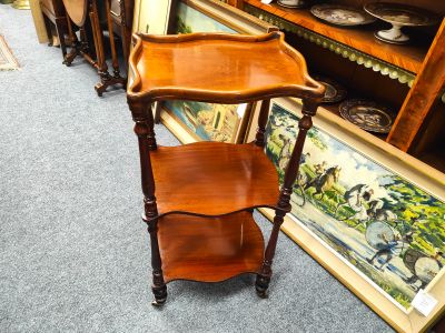 Victorian mahogany wot-not