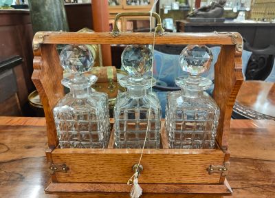Oak cased tantalus