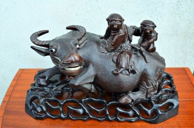 Chinese carving on carved wooden stand