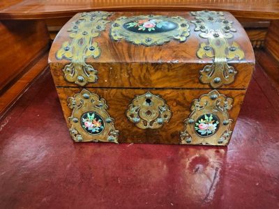 Victorian walnut tea caddy