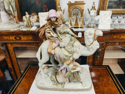 Royal dux figure group