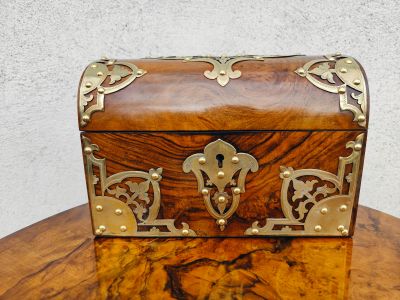 Victorian mahogany tea caddy