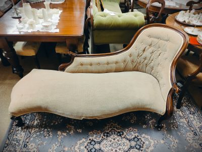 Victorian mahogany couch 