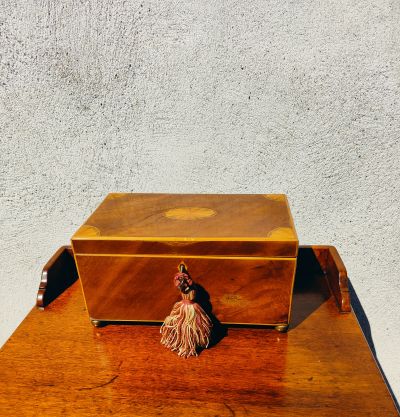 Georgian mahogany tea caddy