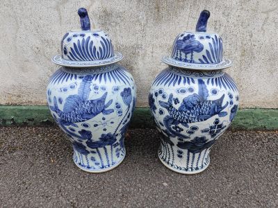 Pair of chinese vases & covers (modern)