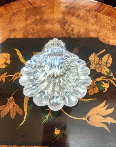 Silver shell dish