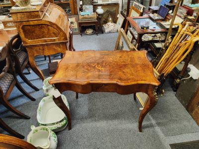 Victorian burr-walnut side table with drawer