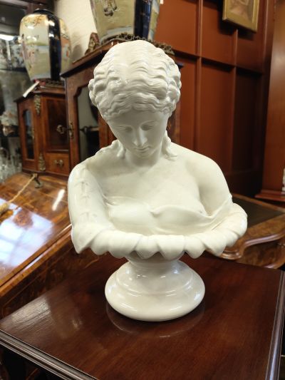 Belleek bust