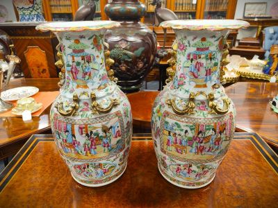 Pair of 19th century chinese/cantonese vases