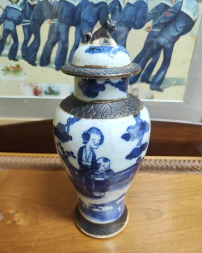 Chinese crackleware vase