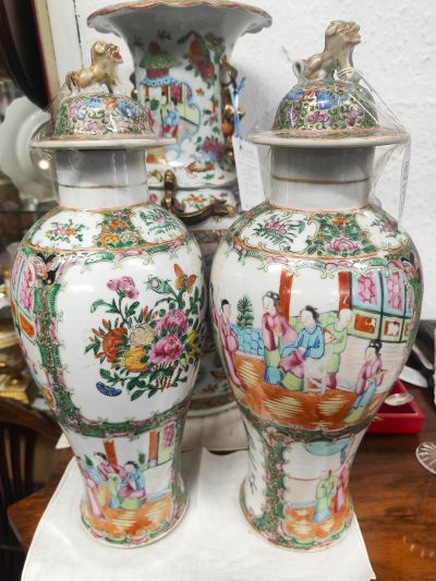 Pair of chinese / cantonese vases 