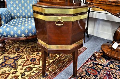 Georgian mahogany wine cooler / cellarette