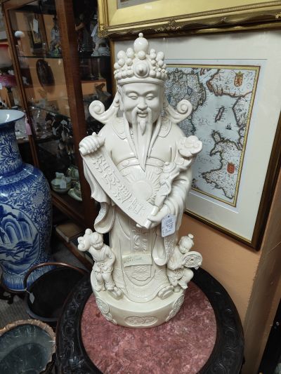Chinese pocelain figure