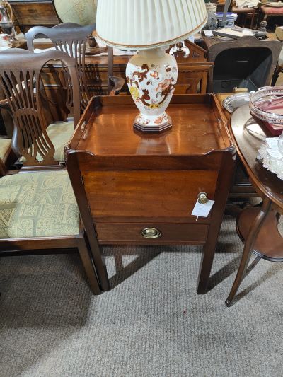 Georgian mahogany cabinet