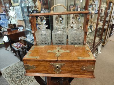 Oak cased tantalus