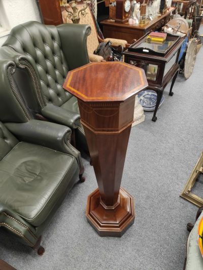 Mahogany pedestal