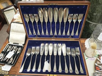 Cased set of 24 epns fish set