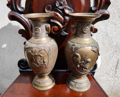 Pair of japanese bronze vases