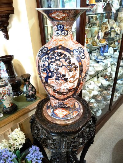 Large japanese imari vase