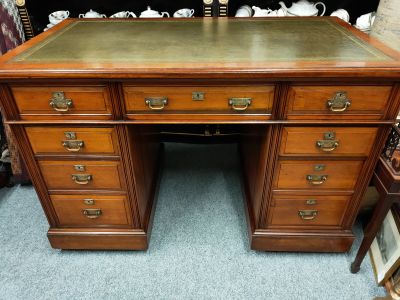 Victorian mahogany leather top desk
