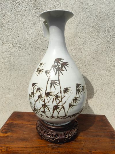 Japanese vase on stand