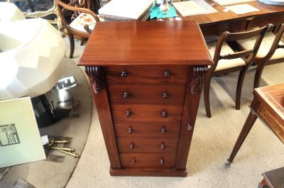 Wellington mahogany chest