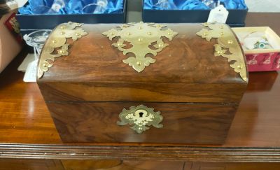 Victorian walnut tea caddy
