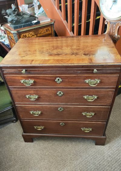 Georgian mahogany chest of drawers 